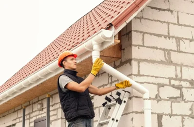 Pose et remplacement de gouttières à Montbolo